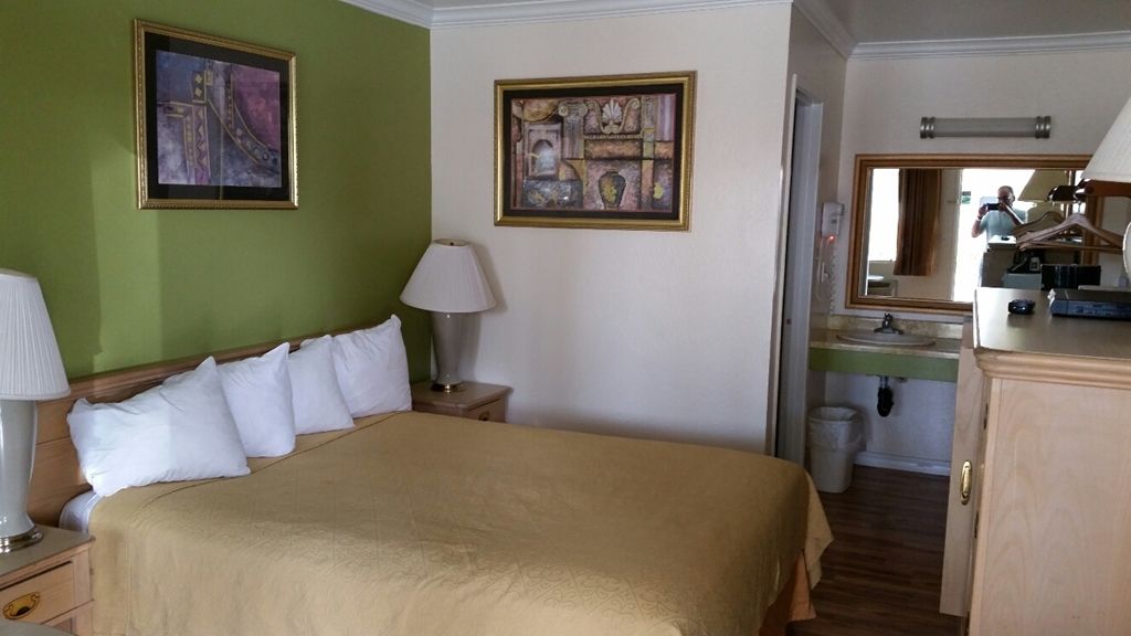 Kelseyville Motel Room photo
